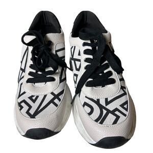 Karl Lagerfeld Paris Dallas Lace up Sneaker Womens Size 9 M Excellent Condition